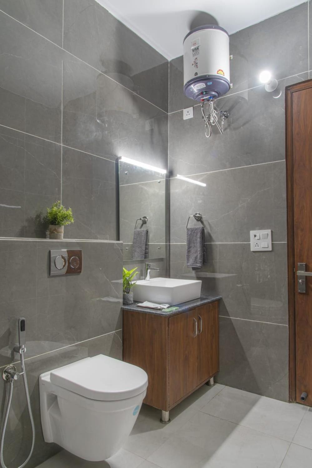 Apartament Host Jatin Mountain Crest Kasauli 7Oi827O7O3 Zewnętrze zdjęcie